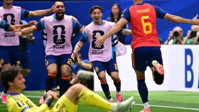 A Espanha garantiu sua vaga nas semifinais após vitória decisiva sobre a Bélgica, com gol de Merino que frustrou os planos da seleção belga.