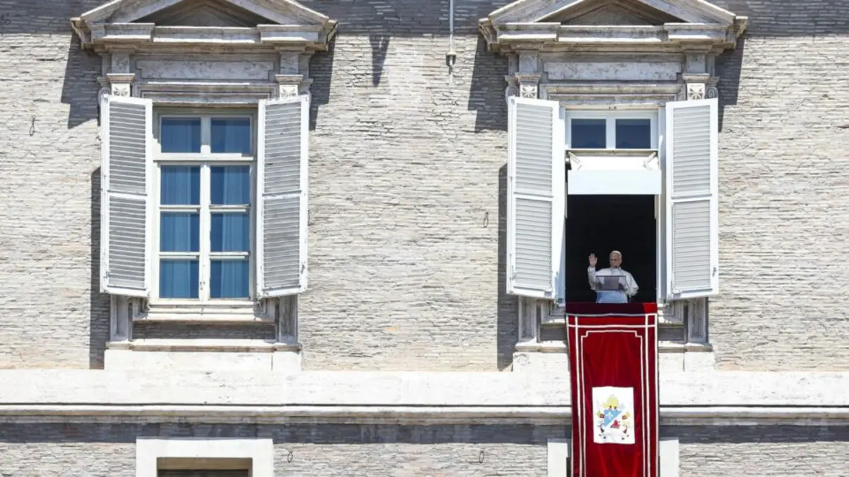 Entenda as razões teológicas e históricas que levaram o Vaticano a excomungar os bispos da FSSPX e o atual impasse na Igreja Católica.