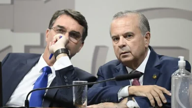 A pré-campanha de Flávio Bolsonaro esclarece que não existem tratativas ou acordos com o Republicanos visando uma indicação futura ao Supremo Tribunal Federal.
