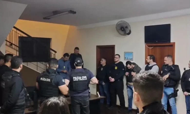 A Polícia Civil esclarece roubo contra vereador de Assis e revela motivações político-administrativas ligadas a integrantes da gestão municipal.