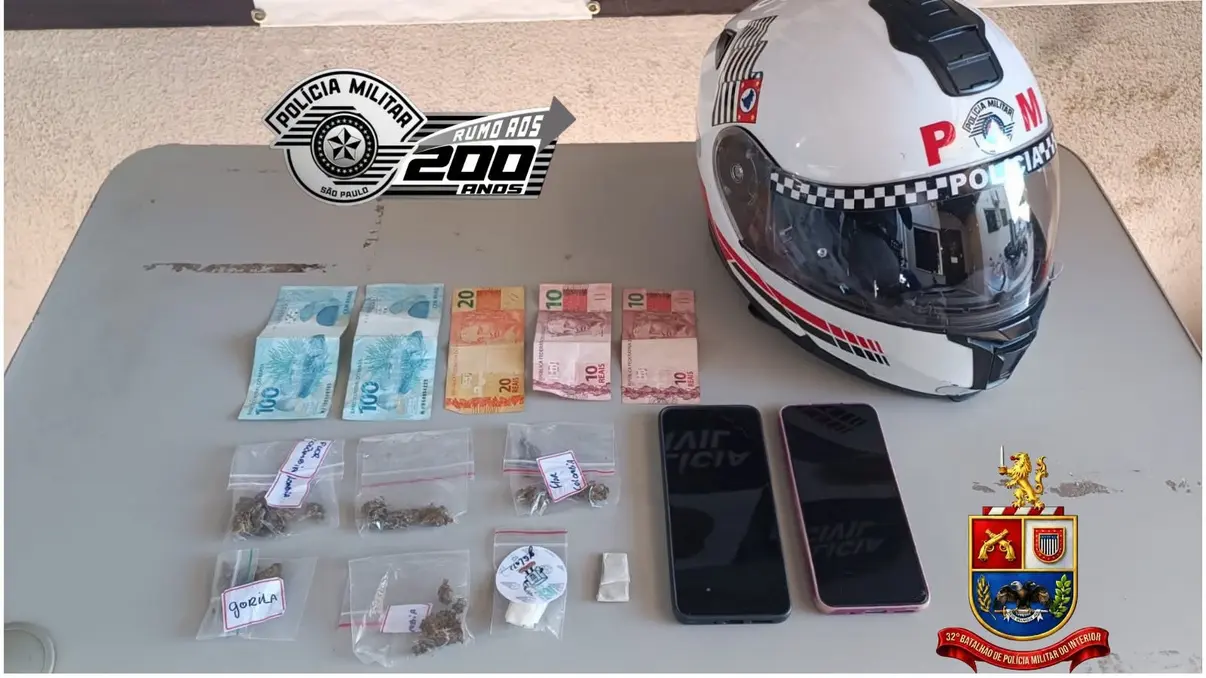A Polícia Militar de Assis prendeu um homem de 31 anos por tráfico de drogas e receptação de veículo com queixa de apropriação indébita. Confira detalhes.