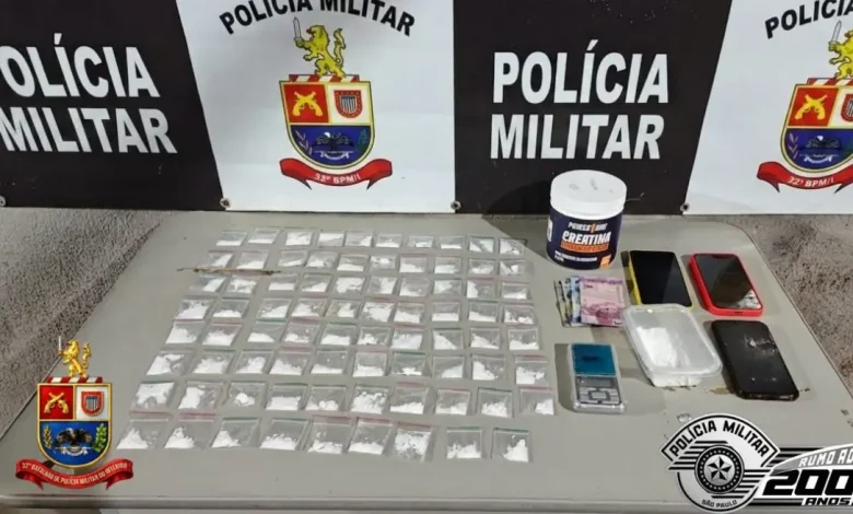 Policiais militares realizaram a prisão em flagrante de um casal por tráfico de drogas em Ibirarema. Apreensão inclui cocaína e itens para venda.