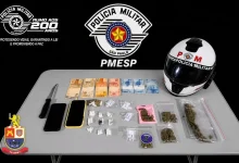 Dois homens foram detidos pela Polícia Militar em Assis com porções de maconha e dry. Veja os detalhes da operação e apreensão realizada nesta quinta-feira.