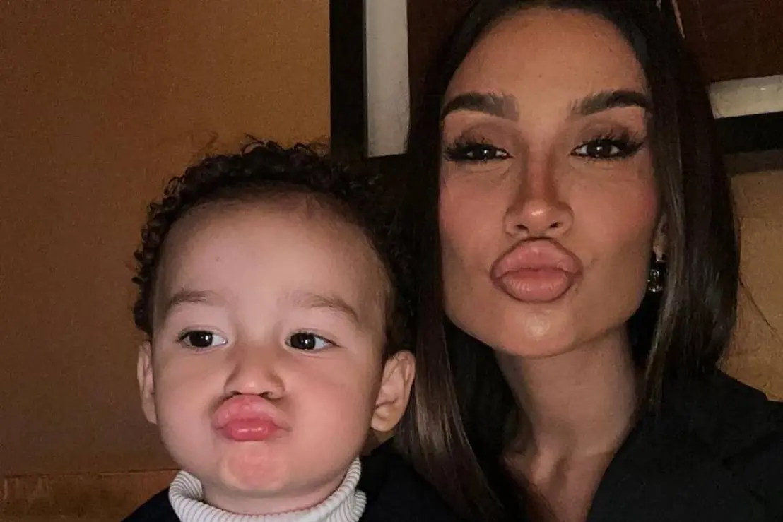 Gag de la gag: entenda a expressão que viralizou com filho de Boca Rosa 6 Descubra o significado da expressão 'gag de la gag', que se tornou um fenômeno nas redes sociais após ser utilizada pelo filho da influenciadora Boca Rosa.