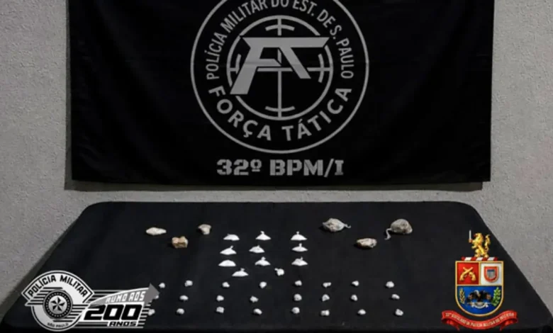 A Polícia Militar prendeu um homem de 32 anos por tráfico de drogas em Paraguaçu Paulista. Confira os detalhes desta operação policial no site.