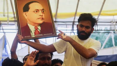 Conheça a história de Abhijeet Dipke, o jovem que se tornou o rosto da mobilização da Geração Z em protestos marcantes na Índia.