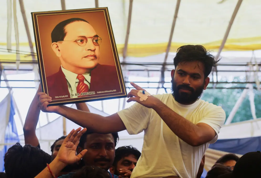 Abhijeet Dipke: A Ascensão da Geração Z nos Protestos da Índia 5 Conheça a história de Abhijeet Dipke, o jovem que se tornou o rosto da mobilização da Geração Z em protestos marcantes na Índia.