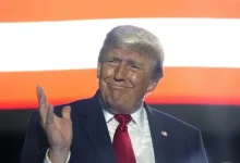 Investidores amargam prejuízo bilionário após criptomoeda ligada a Donald Trump despencar 97%. Entenda o caso e os riscos do mercado digital.