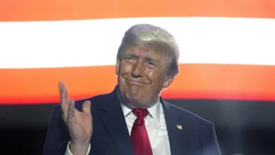 Investidores amargam prejuízo bilionário após criptomoeda ligada a Donald Trump despencar 97%. Entenda o caso e os riscos do mercado digital.
