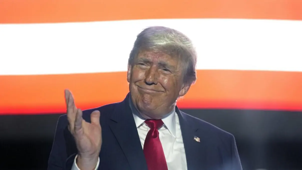 Criptomoeda ligada a Donald Trump desvaloriza 97% e causa rombo 6 Investidores amargam prejuízo bilionário após criptomoeda ligada a Donald Trump despencar 97%. Entenda o caso e os riscos do mercado digital.