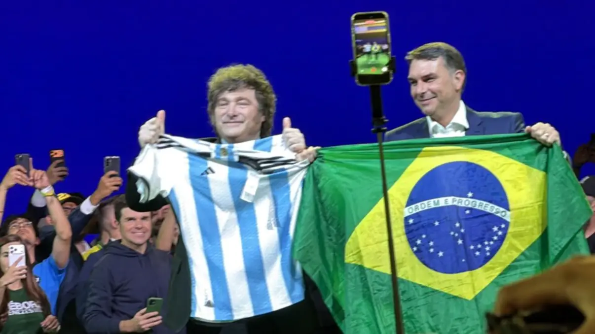 O Itamaraty oficializou a convocação do embaixador do Brasil na Argentina após escalada de ataques verbais do presidente Javier Milei contra Lula e Moraes.