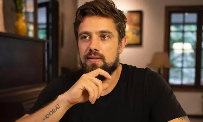 O ator Rafael Cardoso ganha uma onda de solidariedade nas redes sociais após abrir o coração e desabafar sobre sua luta contra a dependência química.