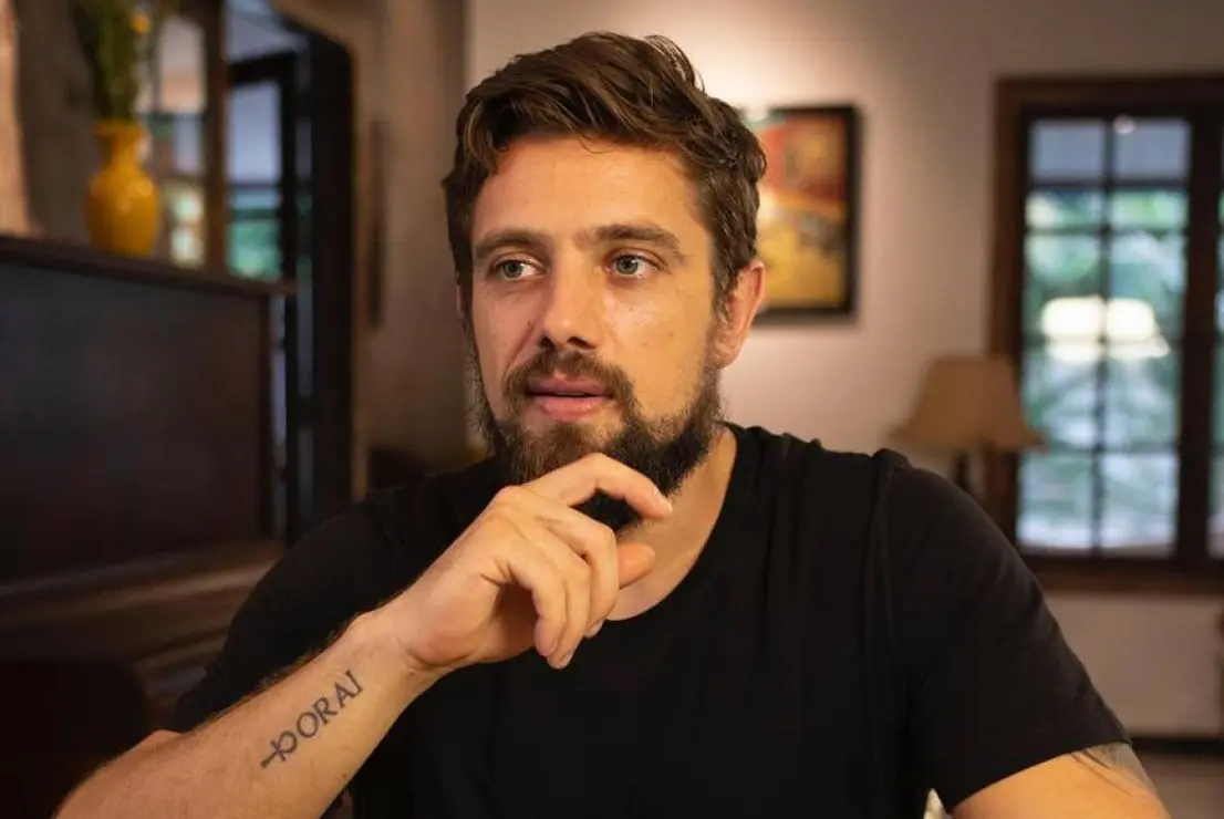 O ator Rafael Cardoso ganha uma onda de solidariedade nas redes sociais após abrir o coração e desabafar sobre sua luta contra a dependência química.
