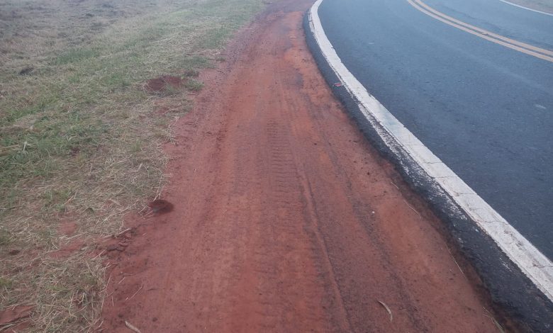 Rodovia SP-421: Falta de Acostamento e Desníveis Criam Armadilha 1 SP 421