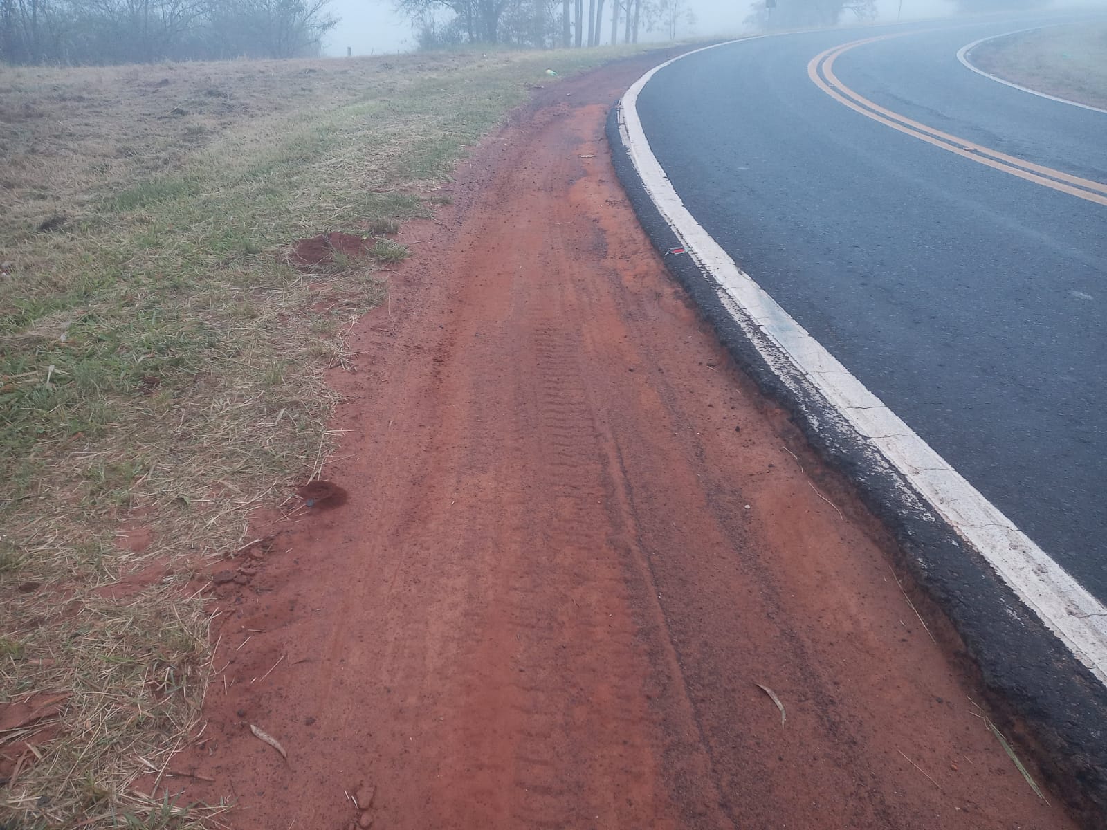 Rodovia SP-421: Falta de Acostamento e Desníveis Criam Armadilha 6 SP 421