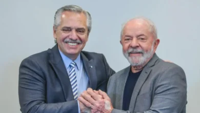 O ex-presidente argentino Alberto Fernández declarou apoio a Lula, rotulando Milei e Bolsonaro de forma contundente em meio à crise política regional.