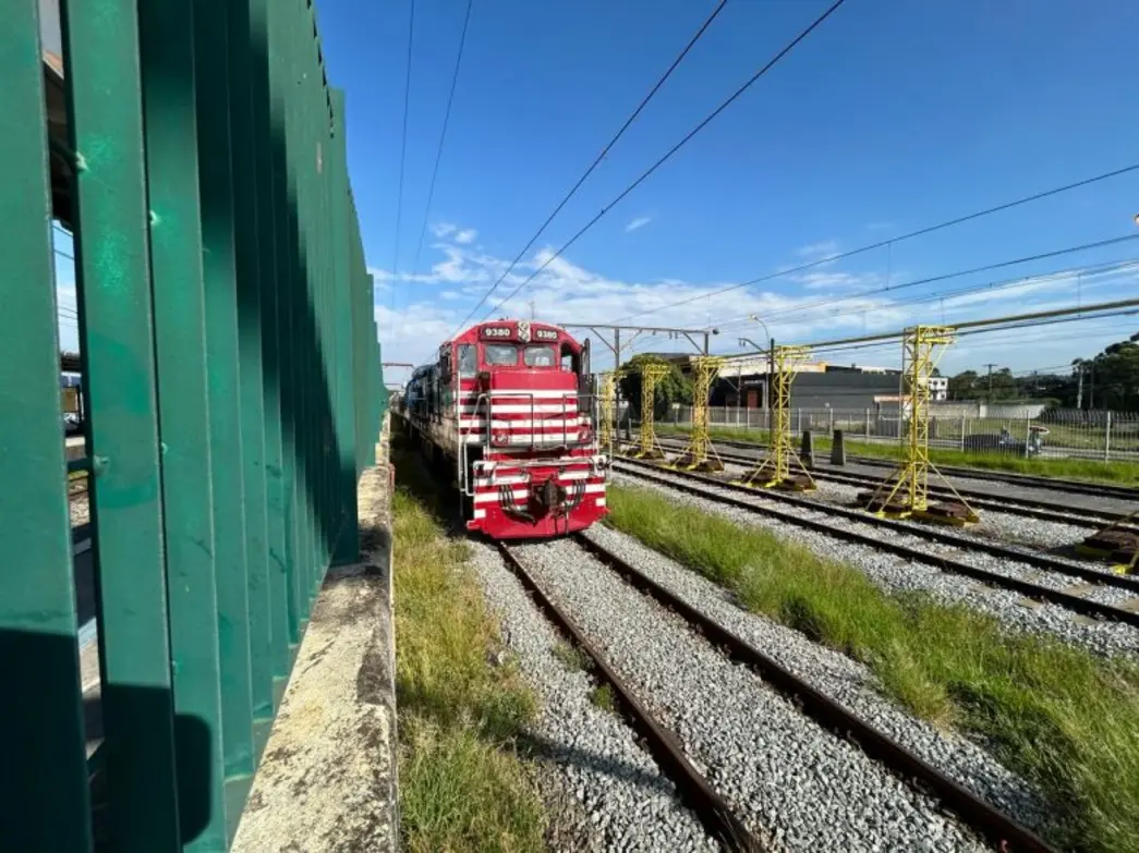 Turismo Ferroviário: Setor Projeta Bilhões na Economia 6 O turismo ferroviário ganha força e promete injetar bilhões na economia brasileira, gerando empregos e valorizando o patrimônio histórico nacional.