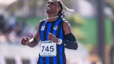Alison dos Santos domina as pistas e conquista a melhor marca mundial de 2026 nos 400m com barreiras. Confira os detalhes dessa performance histórica.