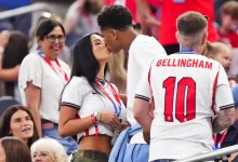 O craque Jude Bellingham vive um novo capítulo amoroso de forma discreta. Descubra os detalhes sobre a vida pessoal da estrela do futebol mundial.