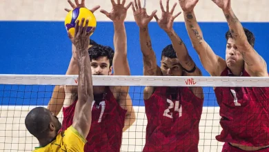 A seleção brasileira de vôlei enfrenta novo revés contra os Estados Unidos e a situação na tabela da Liga das Nações se complica. Confira os detalhes.