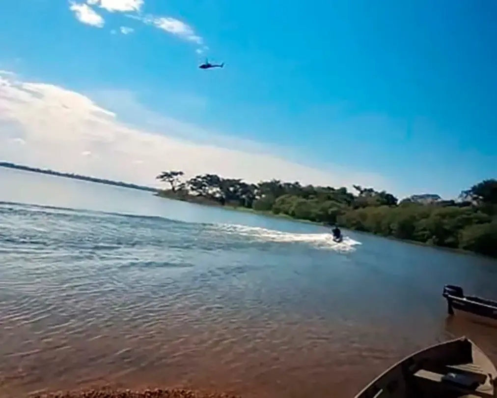 Equipes de resgate intensificam as buscas por um morador de Cruzália que desapareceu no Rio Paranapanema. Acompanhe os detalhes da operação de busca.