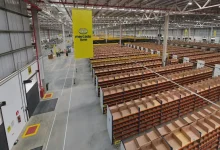 Gigantes como Mercado Livre e Shopee impulsionam o mercado imobiliário logístico, ocupando 9 das 10 maiores locações de galpões no 2º trimestre.