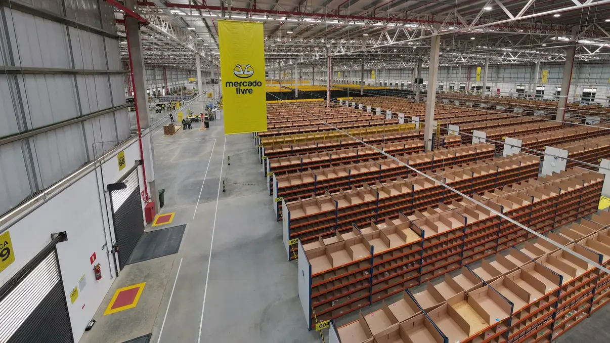 Mercado Livre e Shopee Dominam o Setor Logístico no Brasil 6 Gigantes como Mercado Livre e Shopee impulsionam o mercado imobiliário logístico, ocupando 9 das 10 maiores locações de galpões no 2º trimestre.