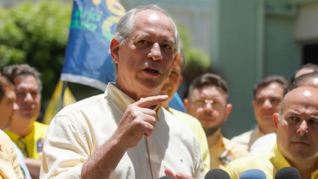 Ciro Gomes sinaliza aliança com Caiado para eleições de 2026 6 Movimentações políticas para 2026 ganham força com Ciro Gomes sinalizando apoio a Ronaldo Caiado, enquanto nomes como Flávio Bolsonaro perdem protagonismo.