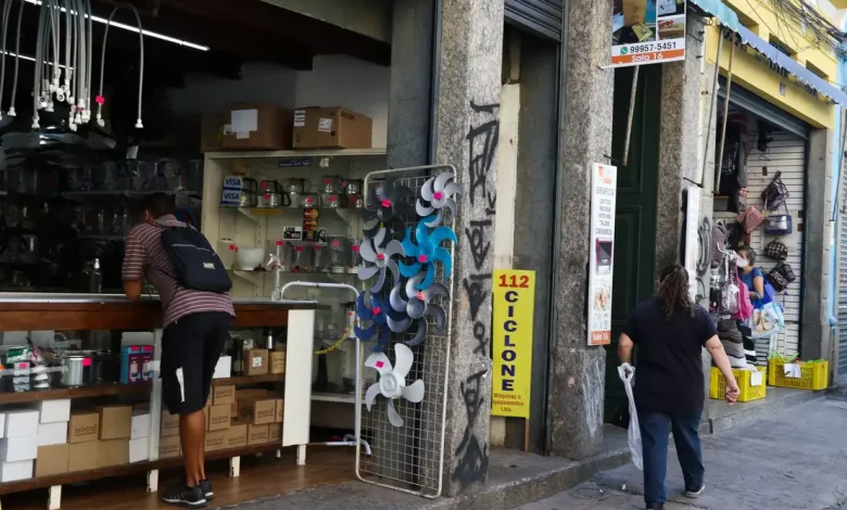 A confiança do consumidor brasileiro apresentou retração em julho, impactada por uma percepção negativa sobre a situação econômica atual do país.