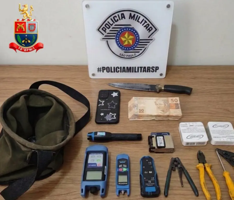 Polícia Militar prende criminoso após assalto a adolescente em Rancharia 6 Equipes da Polícia Militar agiram rapidamente em Rancharia e prenderam um criminoso logo após o roubo contra uma adolescente. Bens foram recuperados.