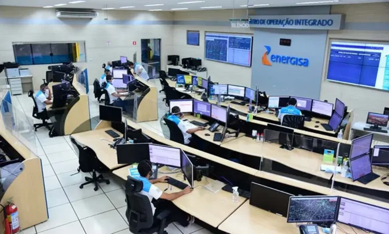 Entenda como a precisão climática se tornou o fator principal na operação das distribuidoras de energia para evitar falhas no fornecimento.