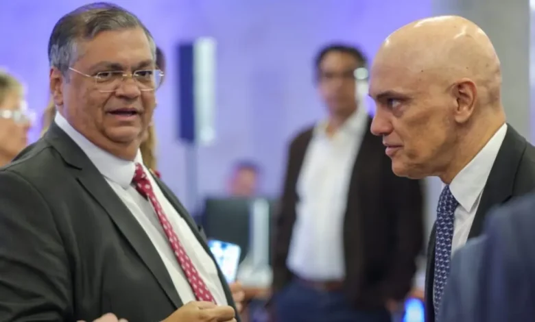 Ministros do STF cobram tribunais sobre pagamentos extras e penduricalhos que elevam salários do funcionalismo público acima do teto constitucional.