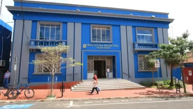 Prefeitura de Ourinhos decreta calamidade financeira 2 A Prefeitura de Ourinhos formalizou estado de calamidade pública financeira. A medida visa equilibrar as contas e reestruturar o orçamento municipal.