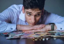 Conheça o Loud Budgeting, a nova tendência da Geração Z que incentiva a transparência financeira e o fim dos tabus sobre gastos pessoais. Confira os detalhes.
