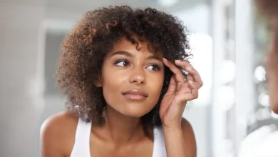 Esqueça o design artificial. Especialistas confirmam que a sobrancelha natural é a grande tendência do momento, valorizando a autenticidade do seu rosto.