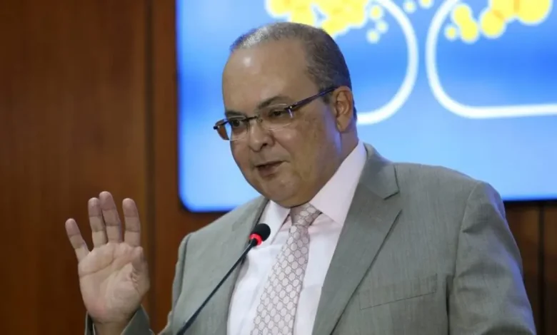 O ex-presidente do BRB afirma que o governador Ibaneis Rocha tinha pleno conhecimento sobre as operações e decisões estratégicas da instituição financeira.