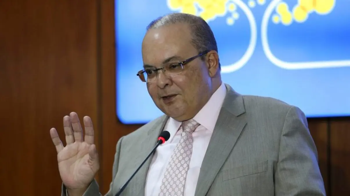O ex-presidente do BRB afirma que o governador Ibaneis Rocha tinha pleno conhecimento sobre as operações e decisões estratégicas da instituição financeira.