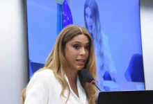 A Justiça reverteu decisão anterior e suspendeu o direito de resposta da deputada Erika Hilton em relação a comentários feitos pelo apresentador Ratinho.