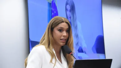 Justiça suspende direito de resposta de Erika Hilton contra Ratinho 2 A Justiça reverteu decisão anterior e suspendeu o direito de resposta da deputada Erika Hilton em relação a comentários feitos pelo apresentador Ratinho.