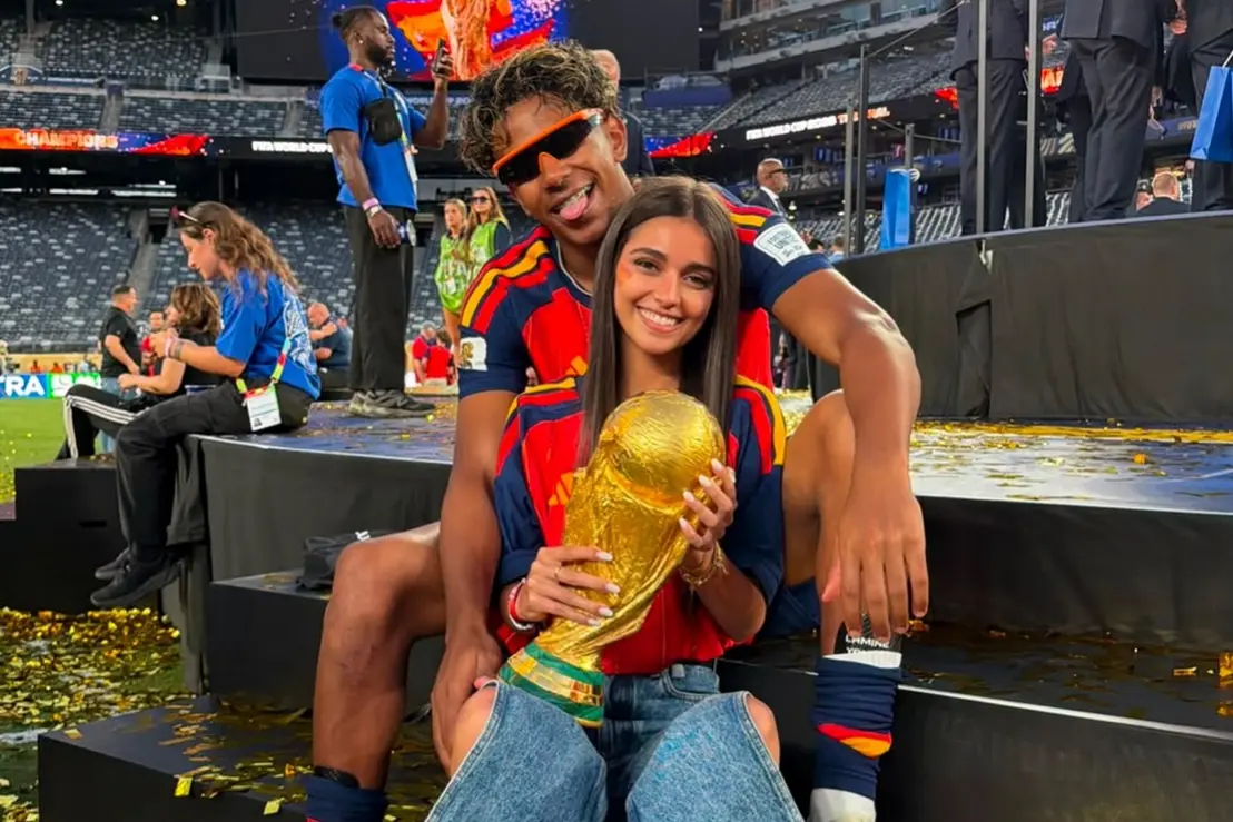 Lamine Yamal: Namorada celebra conquista e declara amor 6 Após a vitória na Eurocopa, Lamine Yamal recebe declaração pública de sua namorada, celebrando seu papel como protagonista e campeão.
