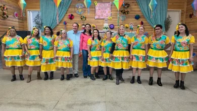 Prefeitura de Lutécia realiza Arraiá Julino para Idosos 2 A Prefeitura de Lutécia promoveu um Arraiá Julino especial para o Centro de Convivência do Idoso, celebrando a cultura com integração e lazer.