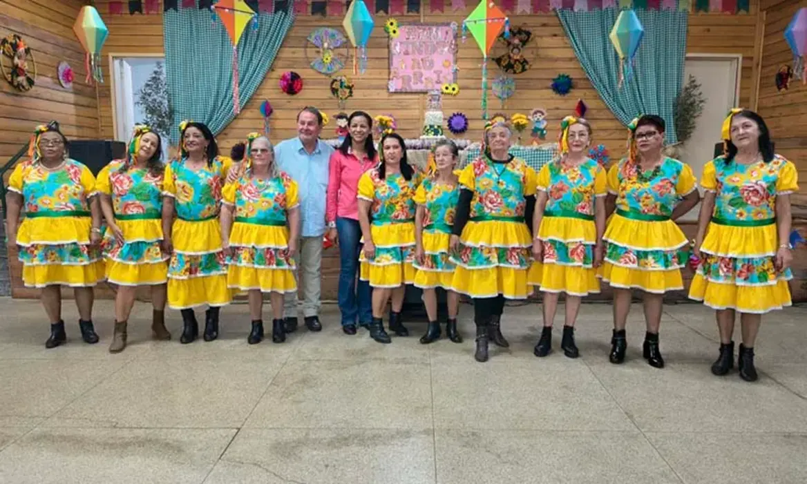 Prefeitura de Lutécia realiza Arraiá Julino para Idosos 6 A Prefeitura de Lutécia promoveu um Arraiá Julino especial para o Centro de Convivência do Idoso, celebrando a cultura com integração e lazer.