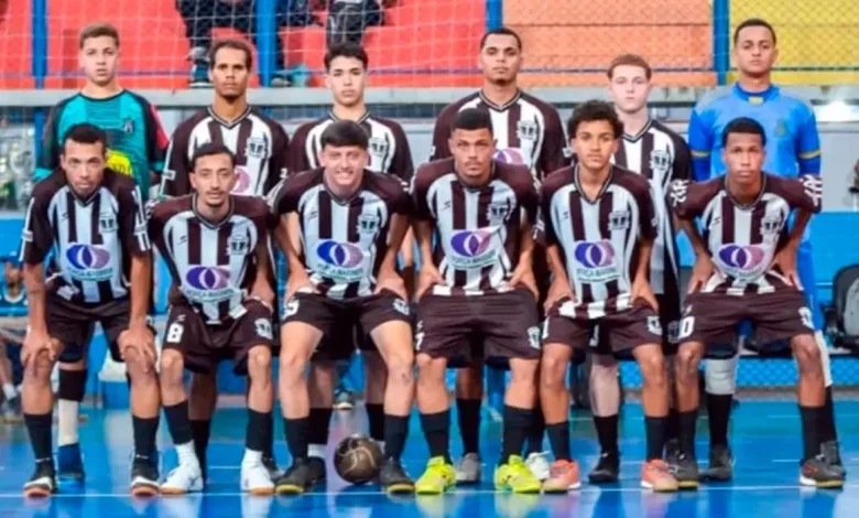 A equipe Amigos de Lutécia brilhou nas quadras de Paraguaçu Paulista, garantindo o vice-campeonato no torneio local de Futsal Livre.