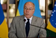 O governo brasileiro subiu o tom contra o presidente argentino Javier Milei, classificando suas recentes declarações como inaceitáveis e exigindo explicações.