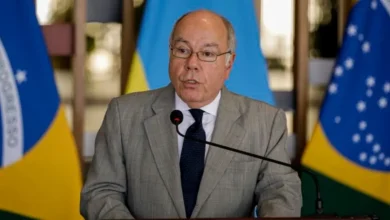 O governo brasileiro subiu o tom contra o presidente argentino Javier Milei, classificando suas recentes declarações como inaceitáveis e exigindo explicações.