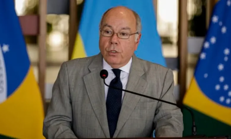 O governo brasileiro subiu o tom contra o presidente argentino Javier Milei, classificando suas recentes declarações como inaceitáveis e exigindo explicações.