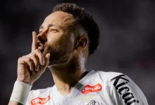 A relação entre Neymar e Santos vive momento conturbado. Investigamos os bastidores das dívidas, polêmicas no vestiário e os desafios dessa conexão histórica.
