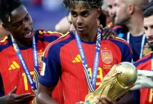 A seleção da Espanha garantiu o bicampeonato europeu em uma vitória histórica, marcada pelo protagonismo de jogadores filhos de imigrantes.