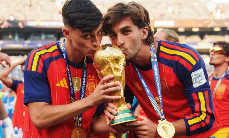 Os jogadores Ferran Torres e Pedri, da seleção espanhola, viraram alvo de especulações nas redes sociais. Entenda o que há de real nos boatos sobre a dupla.
