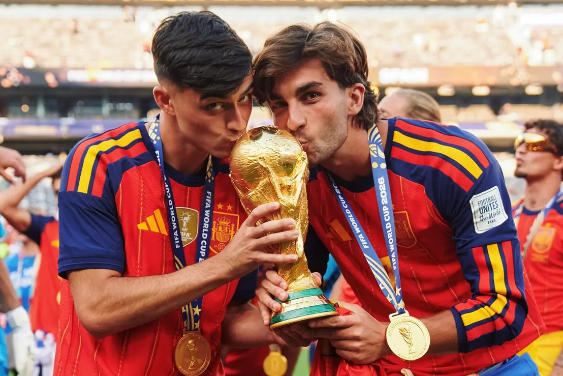 Os jogadores Ferran Torres e Pedri, da seleção espanhola, viraram alvo de especulações nas redes sociais. Entenda o que há de real nos boatos sobre a dupla.